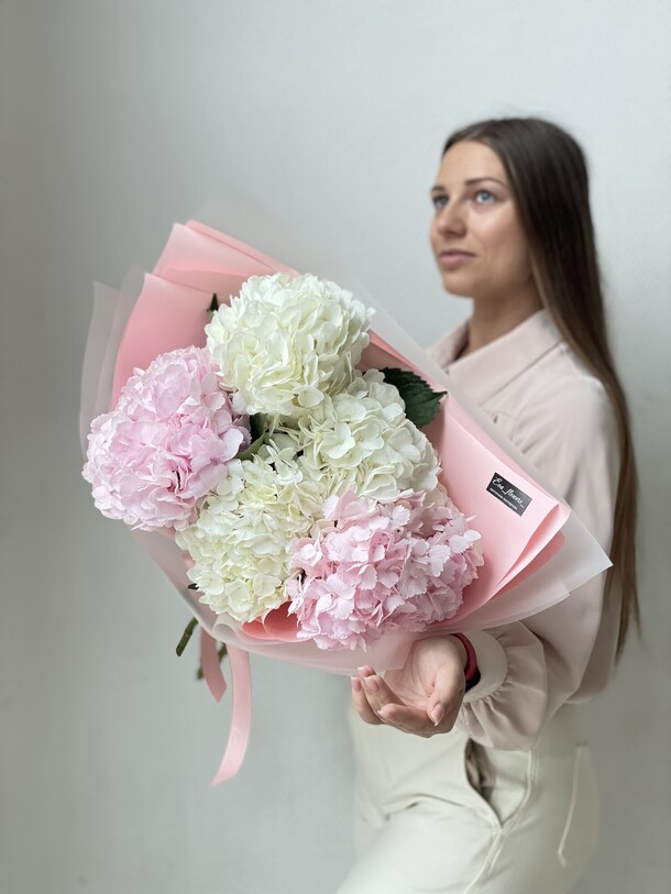 Букет из микса гортензий за 4619₽ с доставкой в Москве от Eva Flowers на Flawery