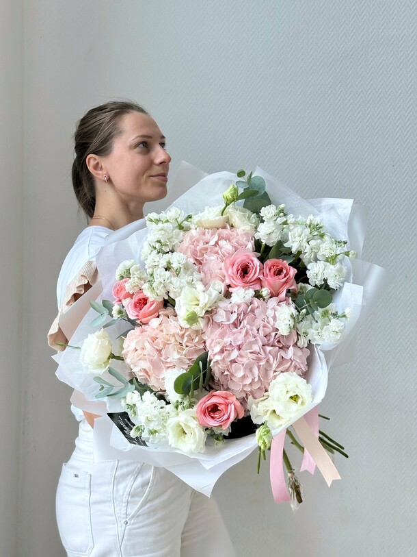 Для леди, артикул F1213887 - 12100 рублей, доставка по городу. Flawery - доставка цветов
