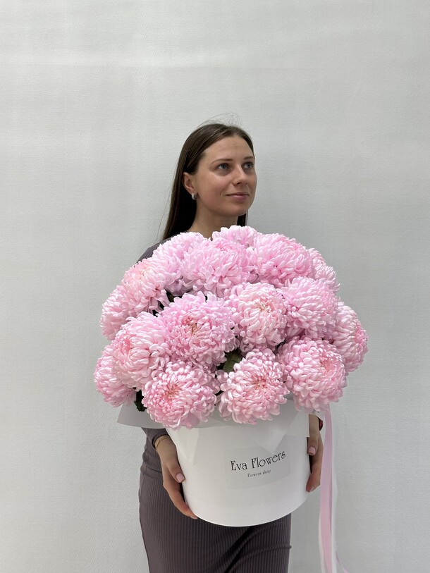Букет цветов Коробка 21 хризантема за 10790₽ с доставкой в Москве от Eva Flowers на Flawery