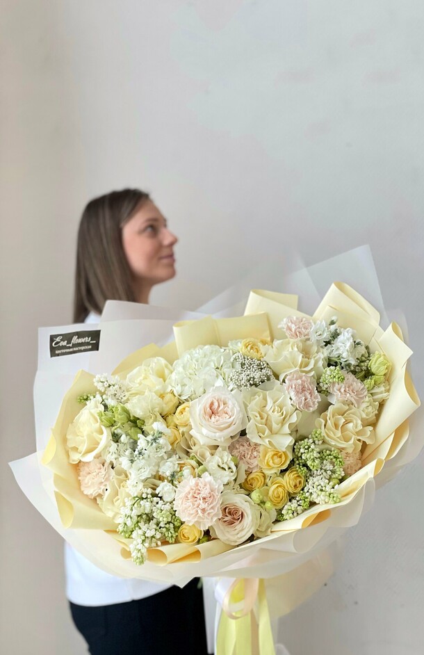 Идеальный букет для нее💛, артикул F1256087 - 14400 рублей, доставка по городу. Flawery - доставка цветов