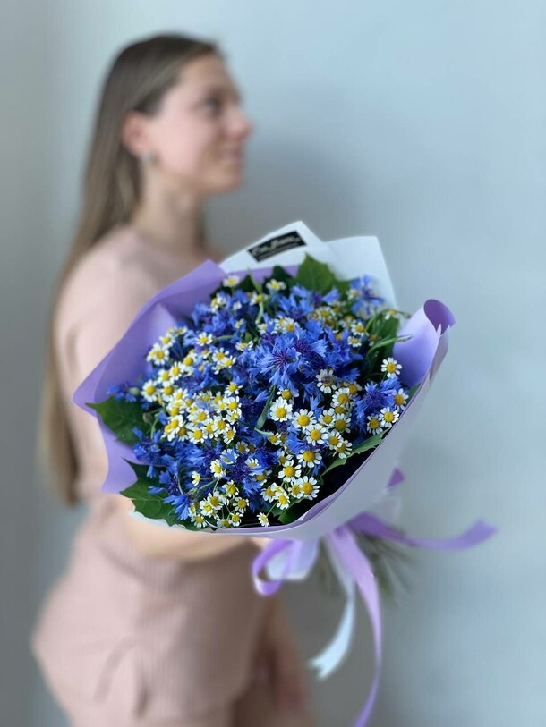 Букет цветов Васильки и ромашки за 4840₽ с доставкой в Москве от Eva Flowers на Flawery
