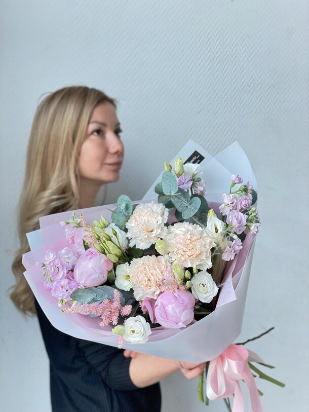 Букет цветов Сборный букет с пионами за 6850₽ с доставкой в Москве от Eva Flowers на Flawery