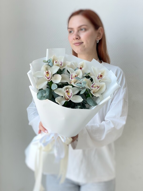Букет белых орхидей за 4939₽ с доставкой в Москве от Eva Flowers на Flawery