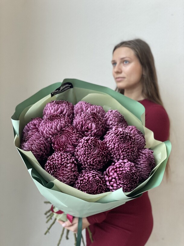Букет винных хризантем за 7390₽ с доставкой в Москве от Eva Flowers на Flawery