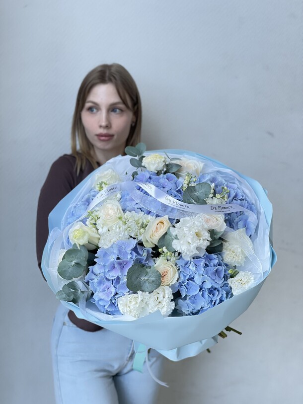 Букет для хорошего настроения 🩵 за 14455₽ с доставкой в Москве от Eva Flowers на Flawery