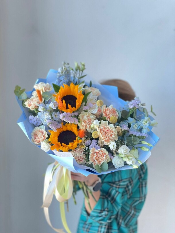 Букет цветов Летний букет с подсолнухами🌻 за 9100₽ с доставкой в Москве от Family Flowers на Flawery