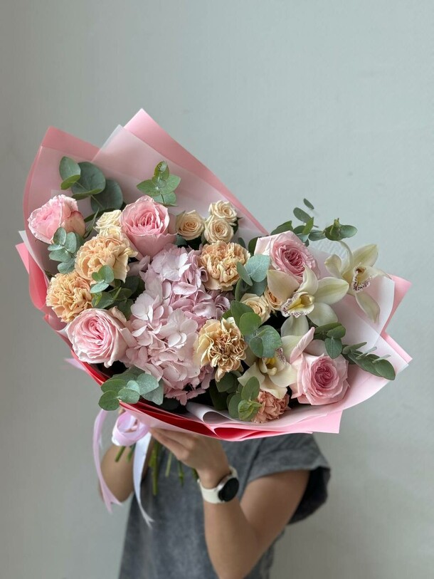 Букет цветов Нижнейший букет за 8550₽ с доставкой в Москве от Family Flowers на Flawery