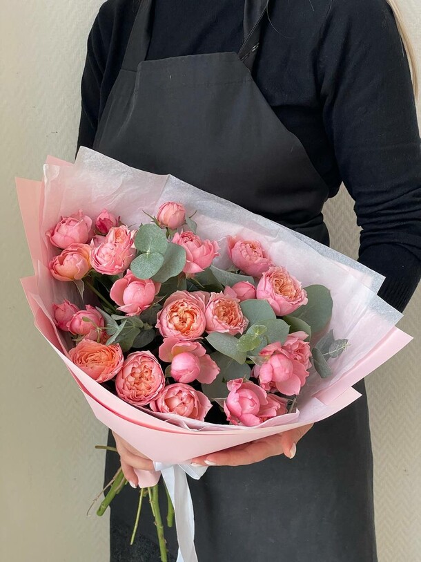 Букет цветов Монобукет пионовидных роз за 8350₽ с доставкой в Москве от Family Flowers на Flawery