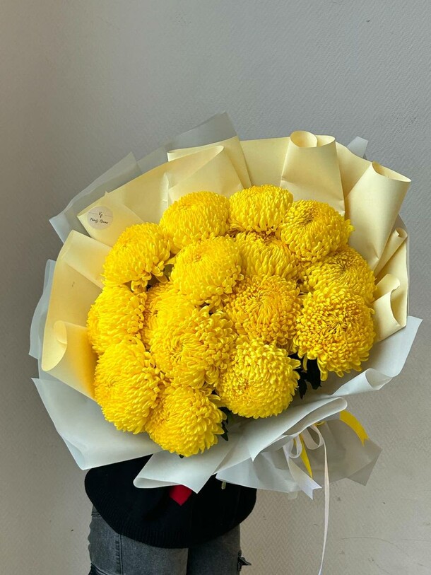 Букет цветов 15 хризантем желтых 🐣 за 9440₽ с доставкой в Москве от Family Flowers на Flawery