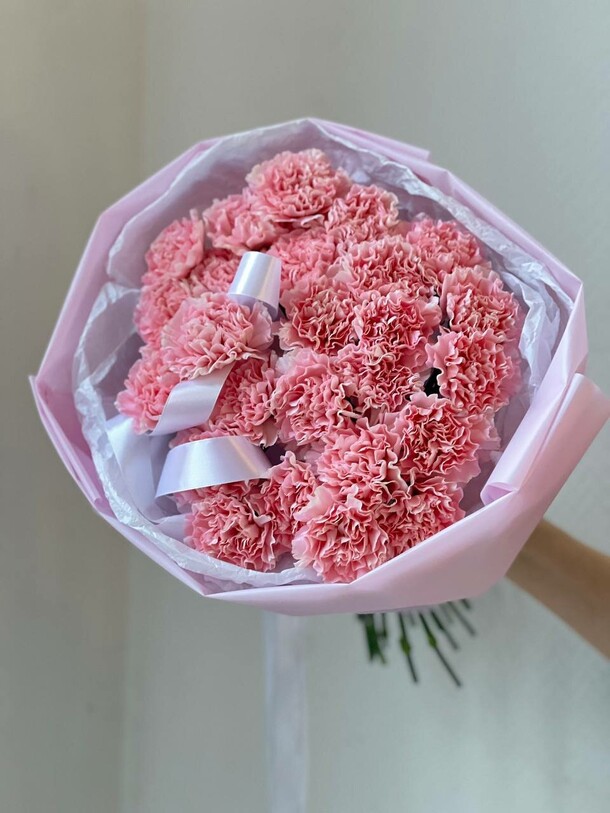 Букет цветов 25 розовых диантусов за 5000₽ с доставкой в Москве от Family Flowers на Flawery