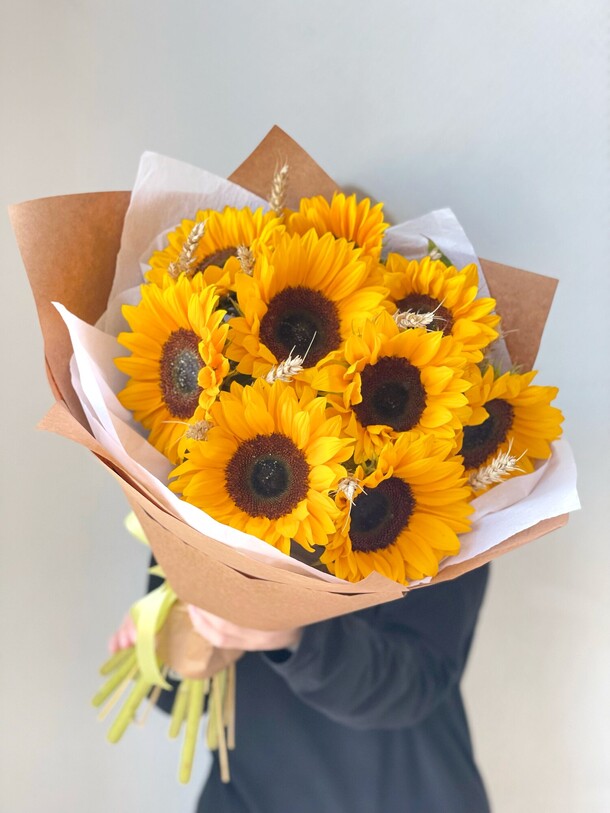 Букет из подсолнухов. за 7219₽ с доставкой в Москве от Family Flowers на Flawery