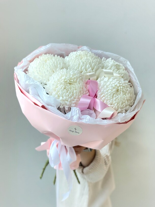 Букет крупных хризантем за 5129₽ с доставкой в Москве от Family Flowers на Flawery