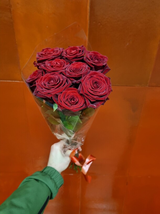 Букет из 9 роз за 3947₽ с доставкой в Москве от Свежие Цветы на Flawery