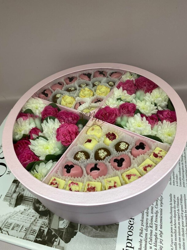 Букет цветов Цветы и шоколад🌹"шоколадная радуга" за 10515₽ с доставкой в Москве от Праздник в Шоколаде на Flawery
