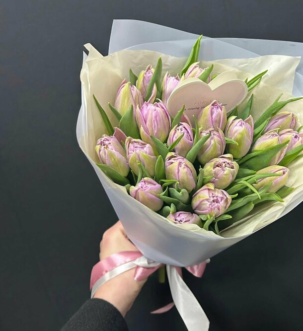 букет из 19 тюльпанов