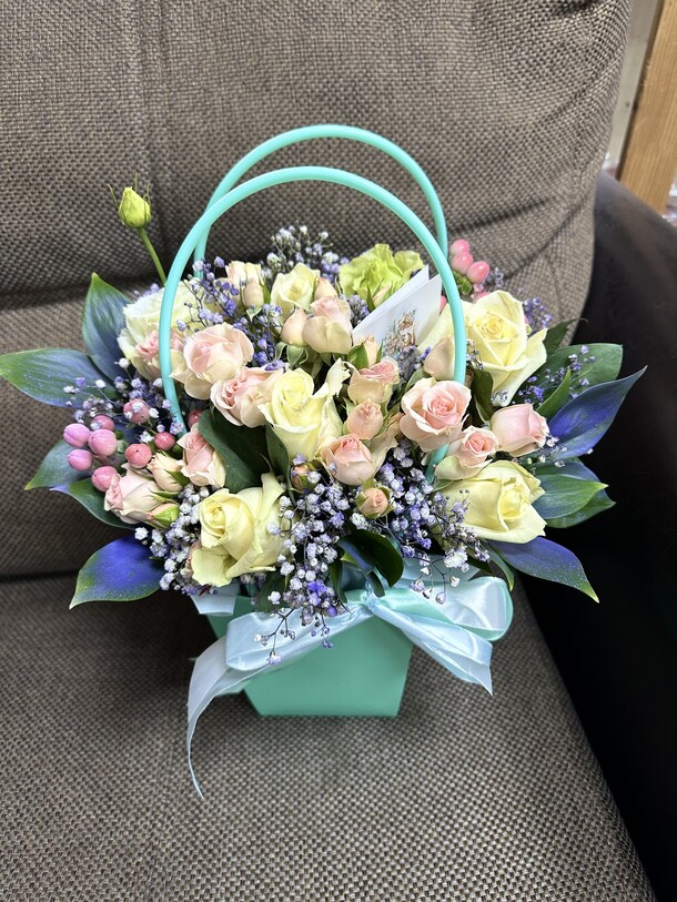 Букет цветов Композиция весенний звон за 4620₽ с доставкой в Москве от Flowers Mafia на Flawery