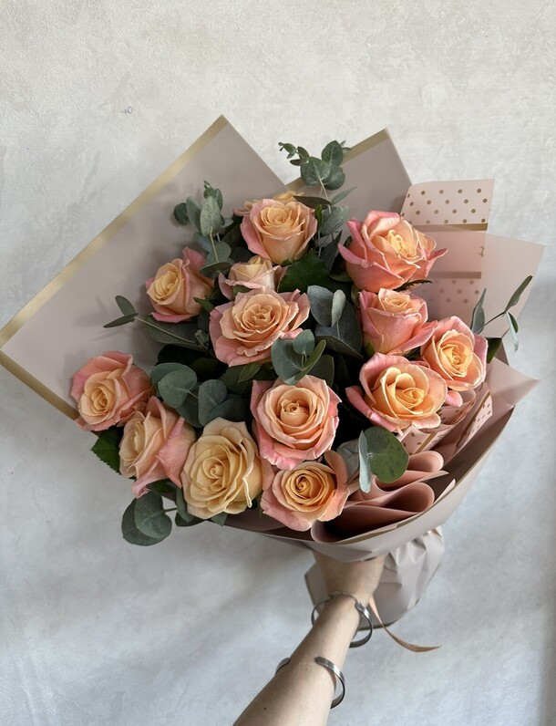 Букет-комплимент лучи заката за 6655₽ с доставкой в Москве от Flowers Mafia на Flawery