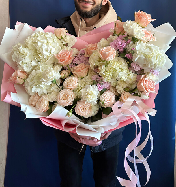Букет цветов Пралине за 18150₽ с доставкой в Москве от Flowers Mafia на Flawery