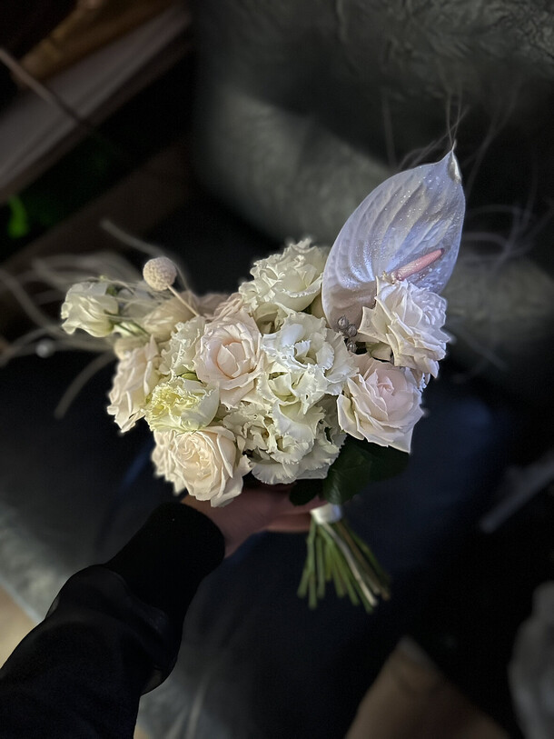 Букет цветов Крылья ангела за 8400₽ с доставкой в Москве от Flowers Mafia на Flawery