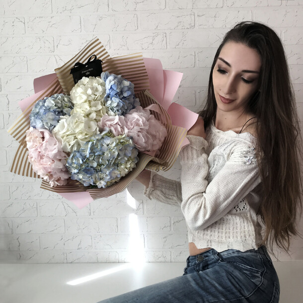 Букет цветов Амели за 7590₽ с доставкой в Москве от Flowers Mafia на Flawery