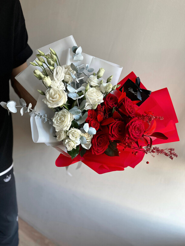 Букет цветов Красно-белое за 6765₽ с доставкой в Москве от Flowers Mafia на Flawery