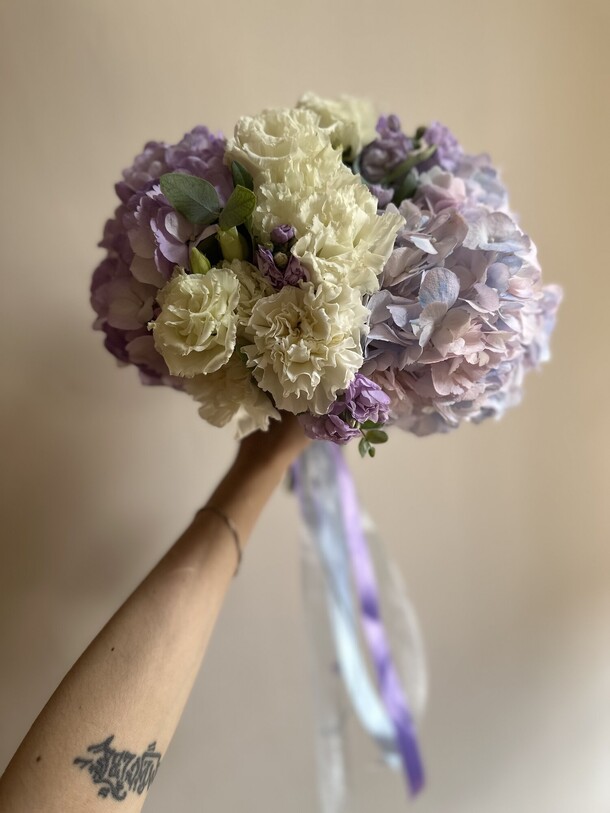 Букет цветов Под светом луны за 5750₽ с доставкой в Москве от Flowers Mafia на Flawery