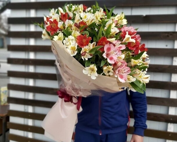 Букет цветов Красотка за 13900₽ с доставкой в Москве от Mary Flowers на Flawery