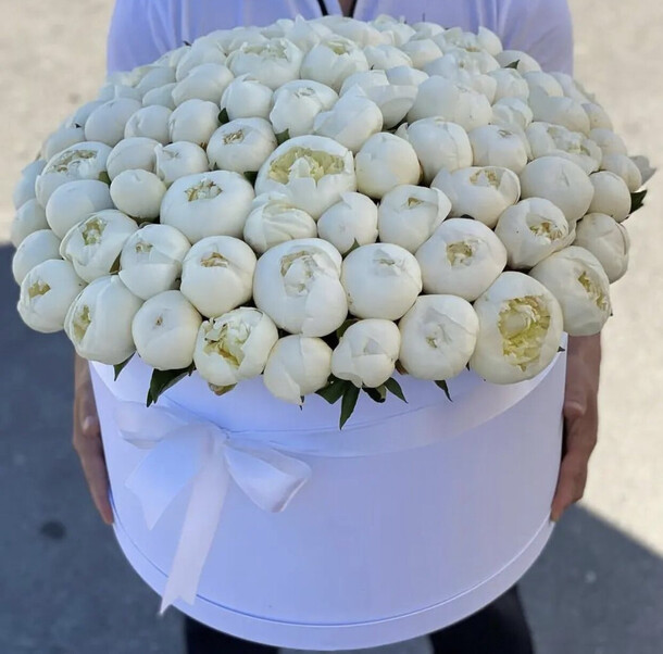 Букет цветов 101 белый пион за 50408₽ с доставкой в Москве от Mary Flowers на Flawery