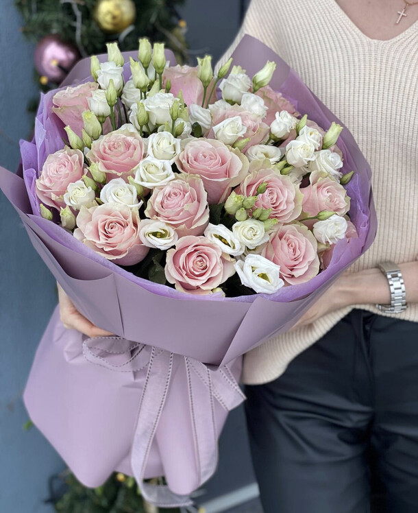 Букет цветов Роза и эустома за 10962₽ с доставкой в Москве от Mary Flowers на Flawery