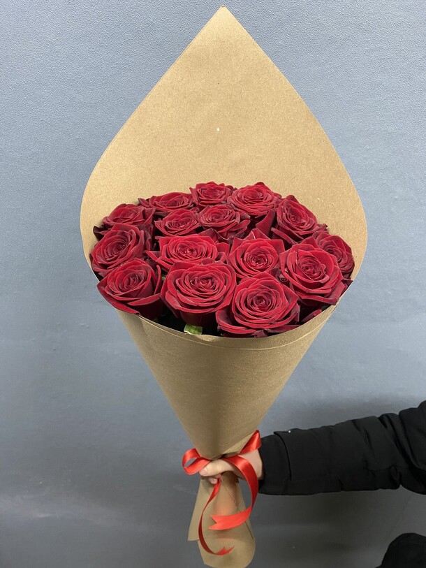 Букет из 15 красных роз за 5120₽ с доставкой в Москве от Mary Flowers на Flawery