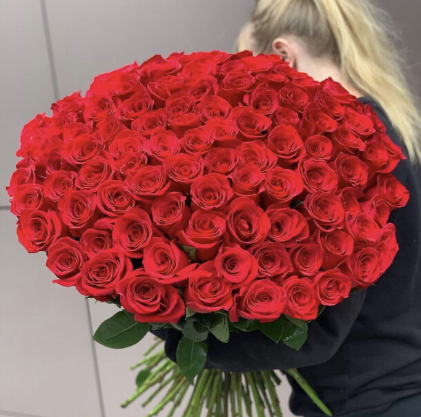 Букет цветов 101 роза за 26688₽ с доставкой в Москве от Mary Flowers на Flawery