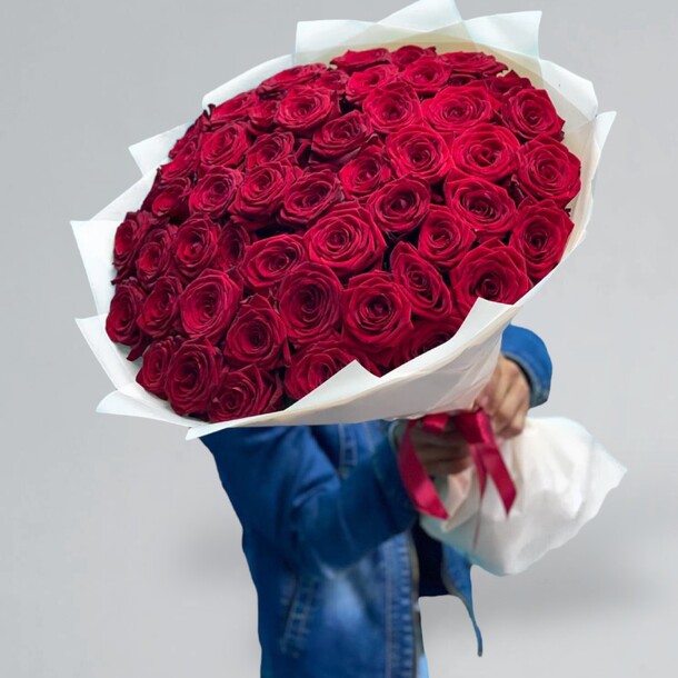 Букет из 51 розы за 7500₽ с доставкой в Москве от Mary Flowers на Flawery