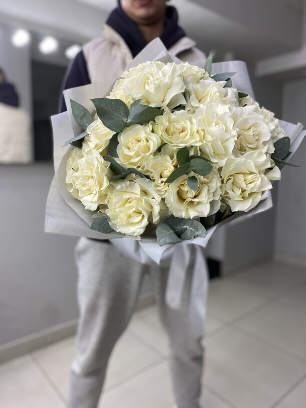 Букет французских роз mondale за 14999₽ с доставкой в Москве от P’ionova flowers на Flawery