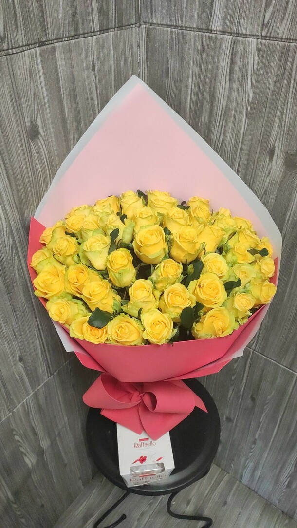 Букет из 49 жёлтых роз 50 см за 11025₽ с доставкой в Москве от GiveFlowers на Flawery
