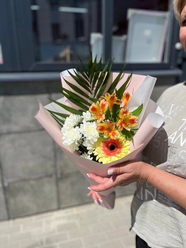 Букет комплимент за 2550₽ с доставкой в Курске от FlowersFashion на Flawery
