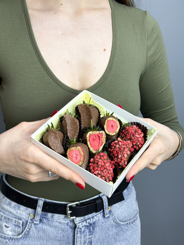 Набор клубники в шоколаде 9 шт berry за 2090₽ с доставкой в Москве от Florish на Flawery