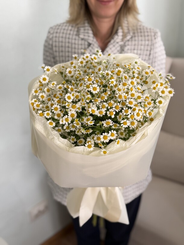 Букет цветов Ромашковое поле🌿 за 1800₽ с доставкой в Москве от МУЗА ЦВЕТОВ - флористическая студия🌸🌿 на Flawery