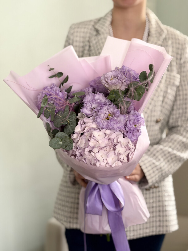 Букет цветов 💜букет "сиреневое облако" из эустомы, гортензии, эвкалипта и стифы за 3465₽ с доставкой в Москве от МУЗА ЦВЕТОВ - флористическая студия🌸🌿 на Flawery