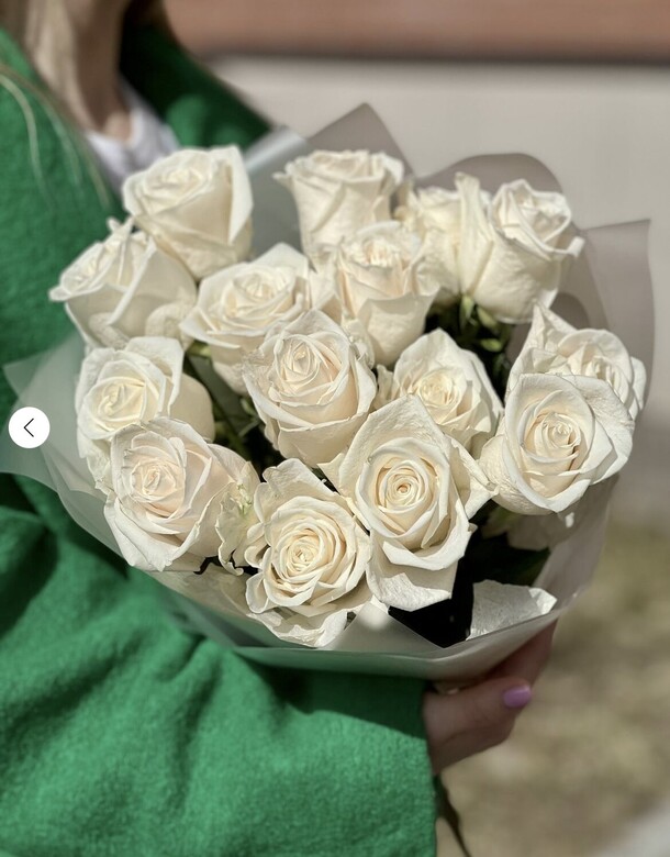 Букет из белых роз за 7841₽ с доставкой в Москве от Simone Martini на Flawery