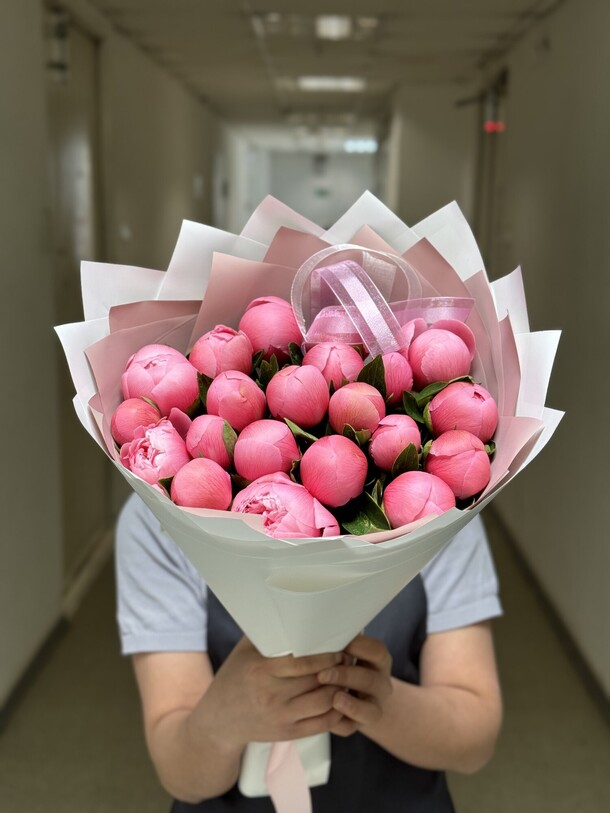 Букет цветов Пионы сальмон за 26232₽ с доставкой в Москве от LILI FLOWERS на Flawery