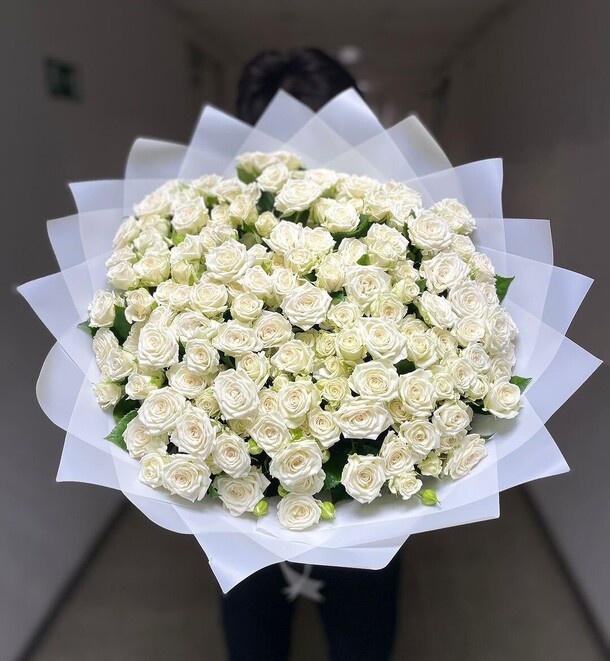 Букет цветов Кустовая роза за 25445₽ с доставкой в Москве от LILI FLOWERS на Flawery