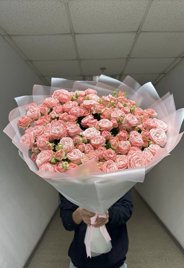 Букет цветов Кустовая пионовидная роза за 24809₽ с доставкой в Москве от LILI FLOWERS на Flawery