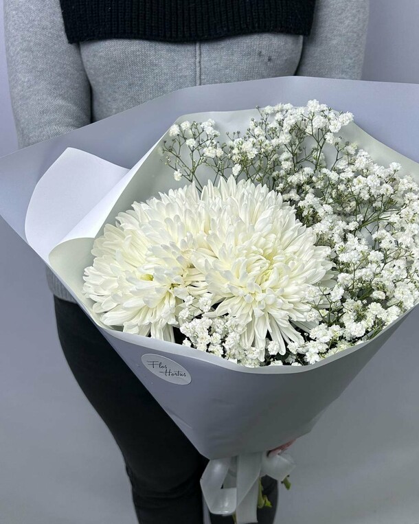 Дуо-букет из одноголовых хризантем и гипсофилы, артикул F1253877 - 1490 ...