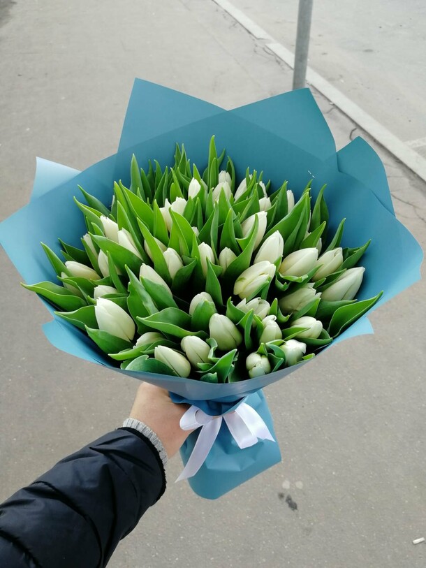 Букет из белых тюльпанов, артикул F1175238 - 10339 рублей, доставка по городу. Flawery - доставка цветов