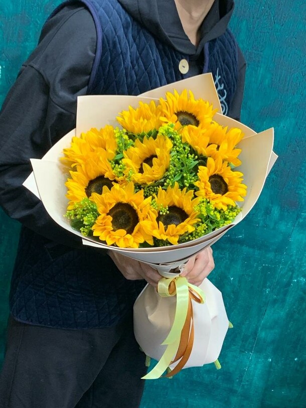 Букет цветов Подсолнух за 7958₽ с доставкой в Москве от GOLDEN ROSE на Flawery