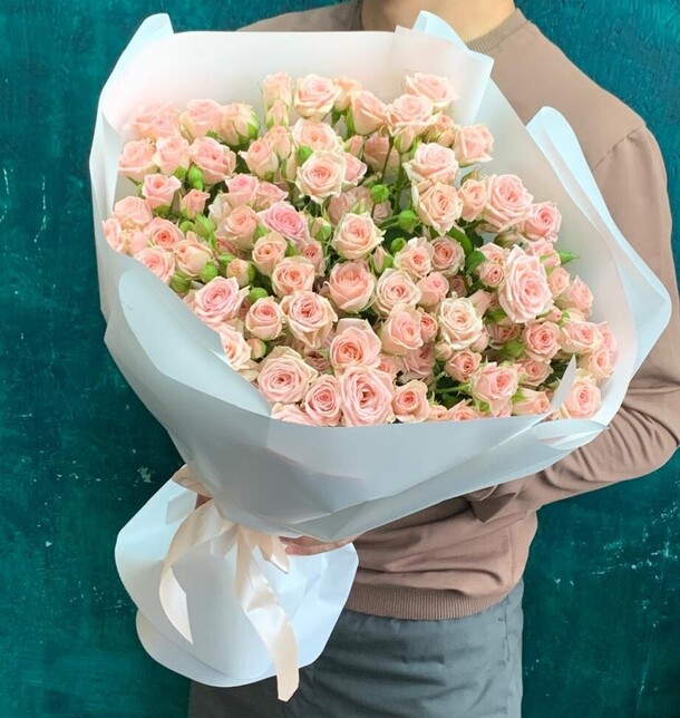 Букет цветов Кустовые розы за 10647₽ с доставкой в Москве от GOLDEN ROSE на Flawery