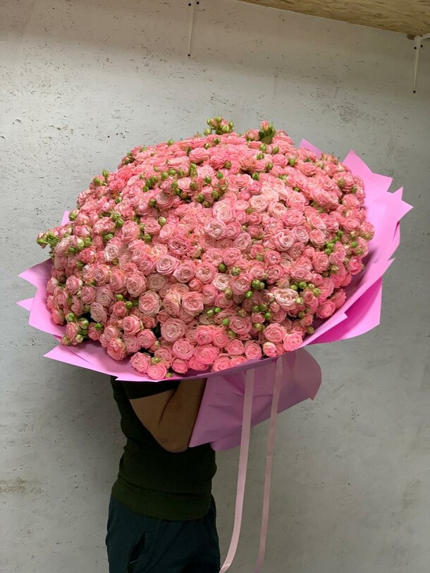 Букет цветов 201 роза кустовая за 106479₽ с доставкой в Москве от GOLDEN ROSE на Flawery