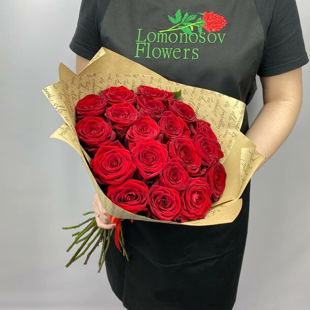 Букет цветов 19 красных роз за 4990₽ с доставкой в Москве от Lomonosov Flowers на Flawery