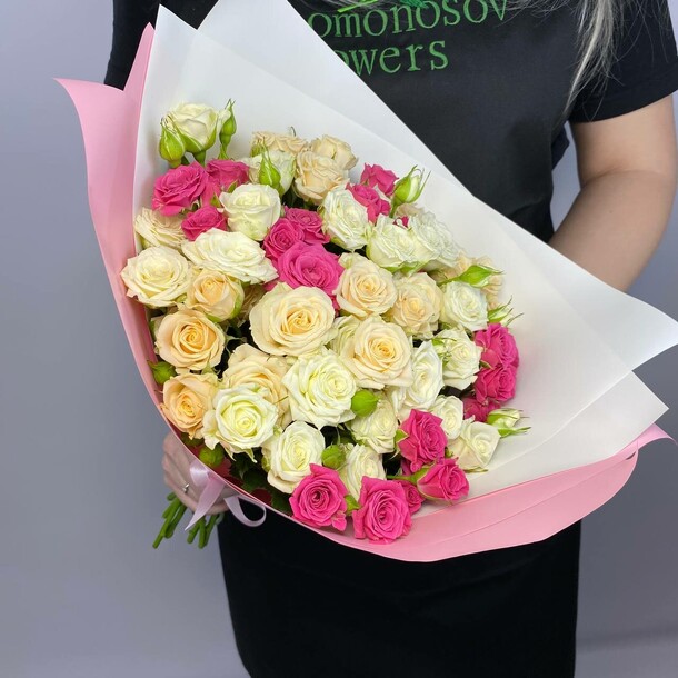 Букет из 15 кустовых роз премиум за 4490₽ с доставкой в Москве от Lomonosov Flowers на Flawery