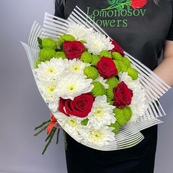 Букет из хризантем и роз за 4990₽ с доставкой в Москве от Lomonosov Flowers на Flawery